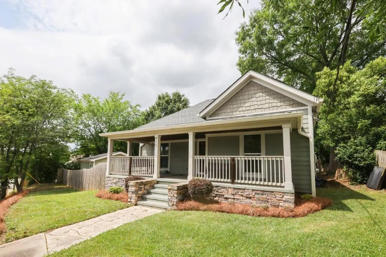 Bungalow & Tiny Guest House With Private Fenced Yard Charlotte