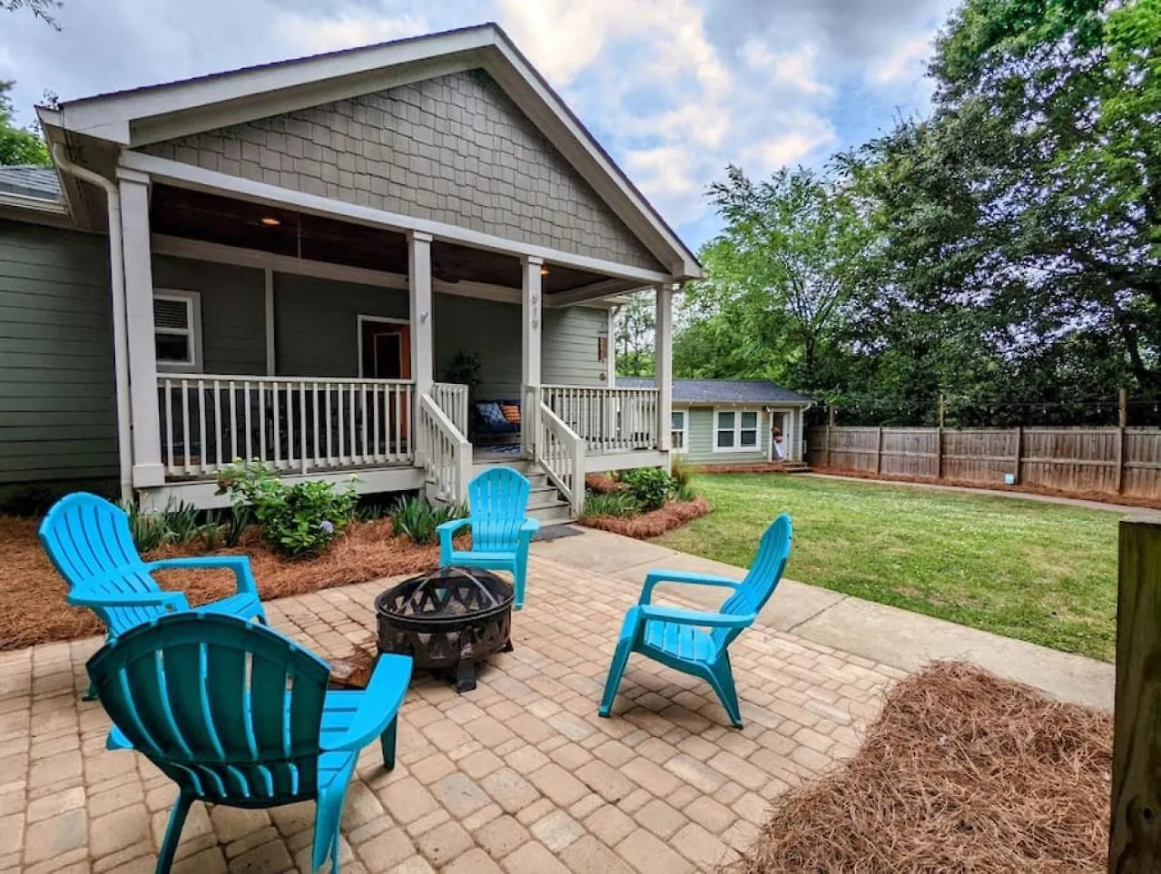 Bungalow & Tiny Guest House With Private Fenced Yard Charlotte 0*,  United States