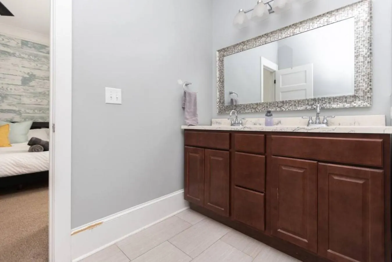 Bungalow & Tiny Guest House With Private Fenced Yard Charlotte