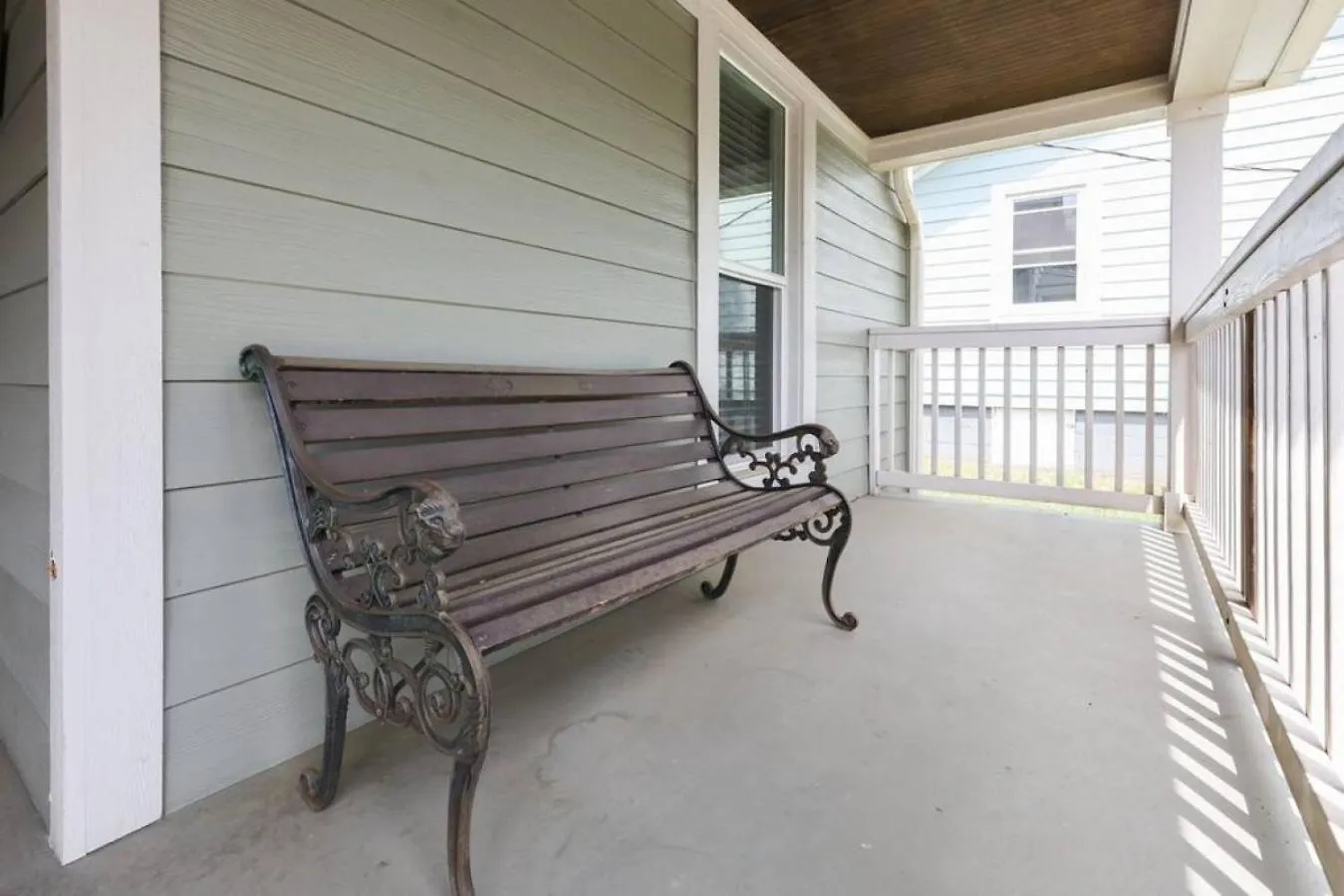 Bungalow & Tiny Guest House With Private Fenced Yard Charlotte
